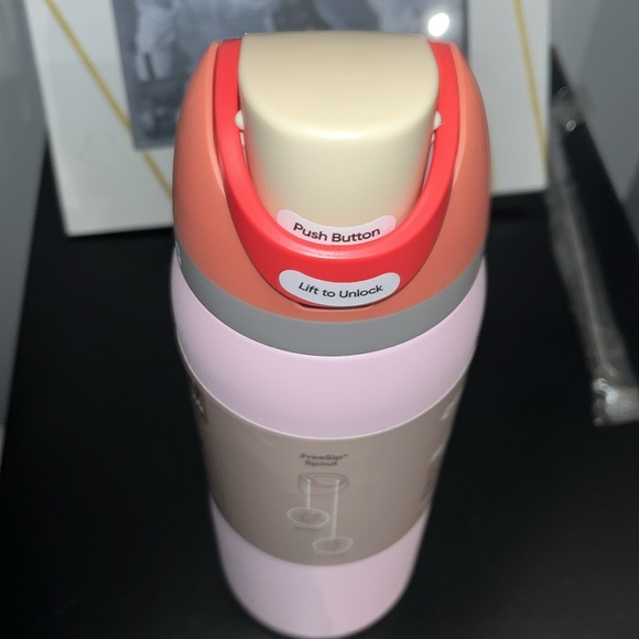 Limited edition Owala Peachy rose 🍑 - Picture 2 of 5